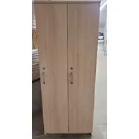 Шкаф распашной с двумя дверцами на скидке